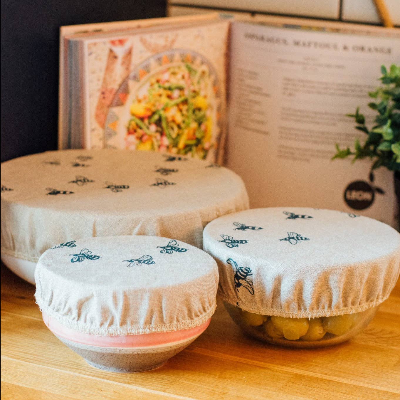 Helen Round - hand printed linen and bamboo wellness – wholesale Food storage wrap/bag – Reusable Linen Bowl Covers With Hand Printed Bee Design3