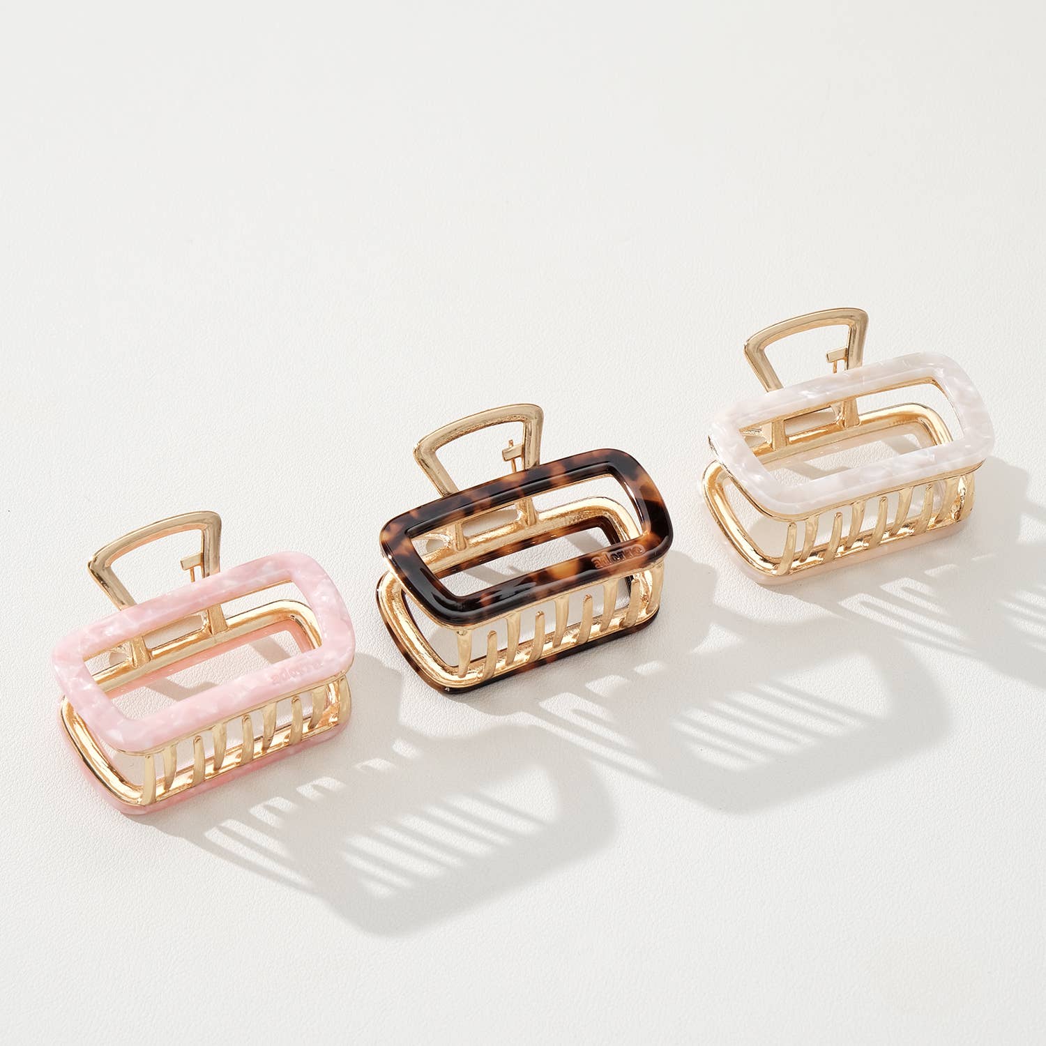 Assorted Harlow | Medium Hollow Rectangle Metal Claw Clip for wholesale on Faire2