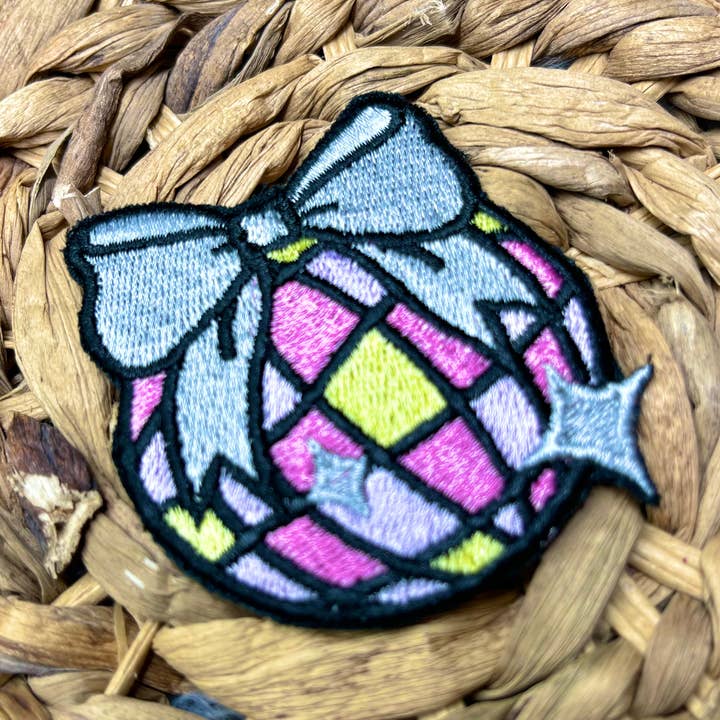 Parche bordado para planchar con forma de bola de discoteca Coquette Girlie Bow para venta al por mayor de Crafty Pynk Scorpion