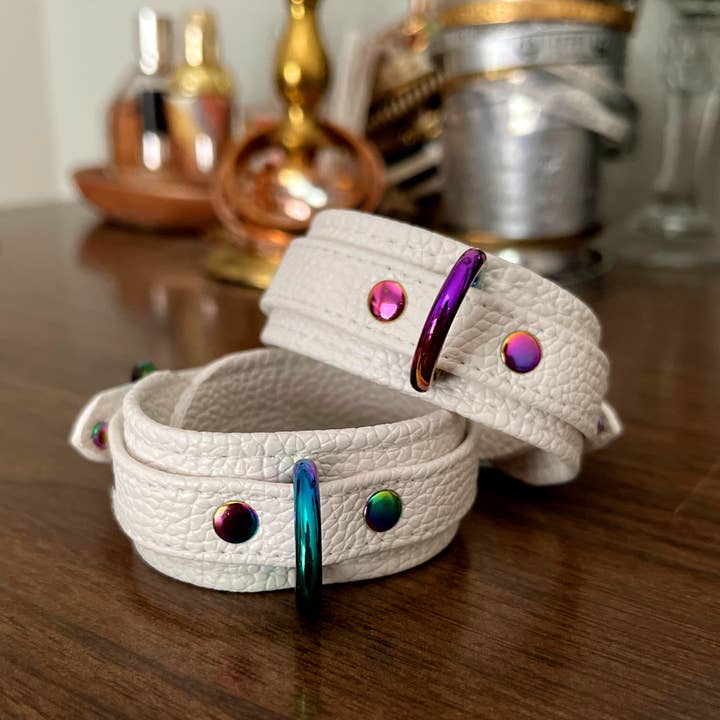 Punhos Bondage Unicórnio Arco-Íris Deluxe por atacado de Restrained Grace