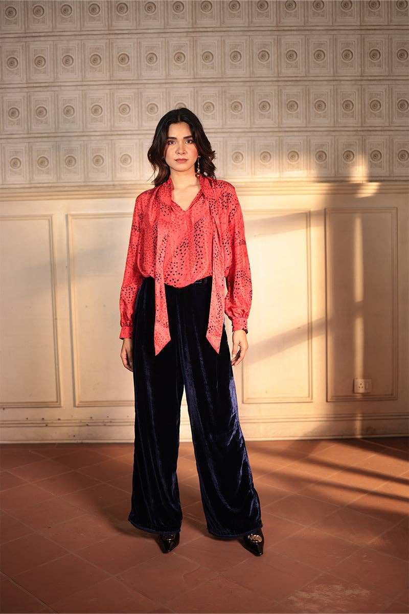 Ornaete – Großhandel Bluse – Damen – KRAWATTENBLUSE AUS SEIDE MIT KLEINEM ROSENDETAIL - Kein Zoll5