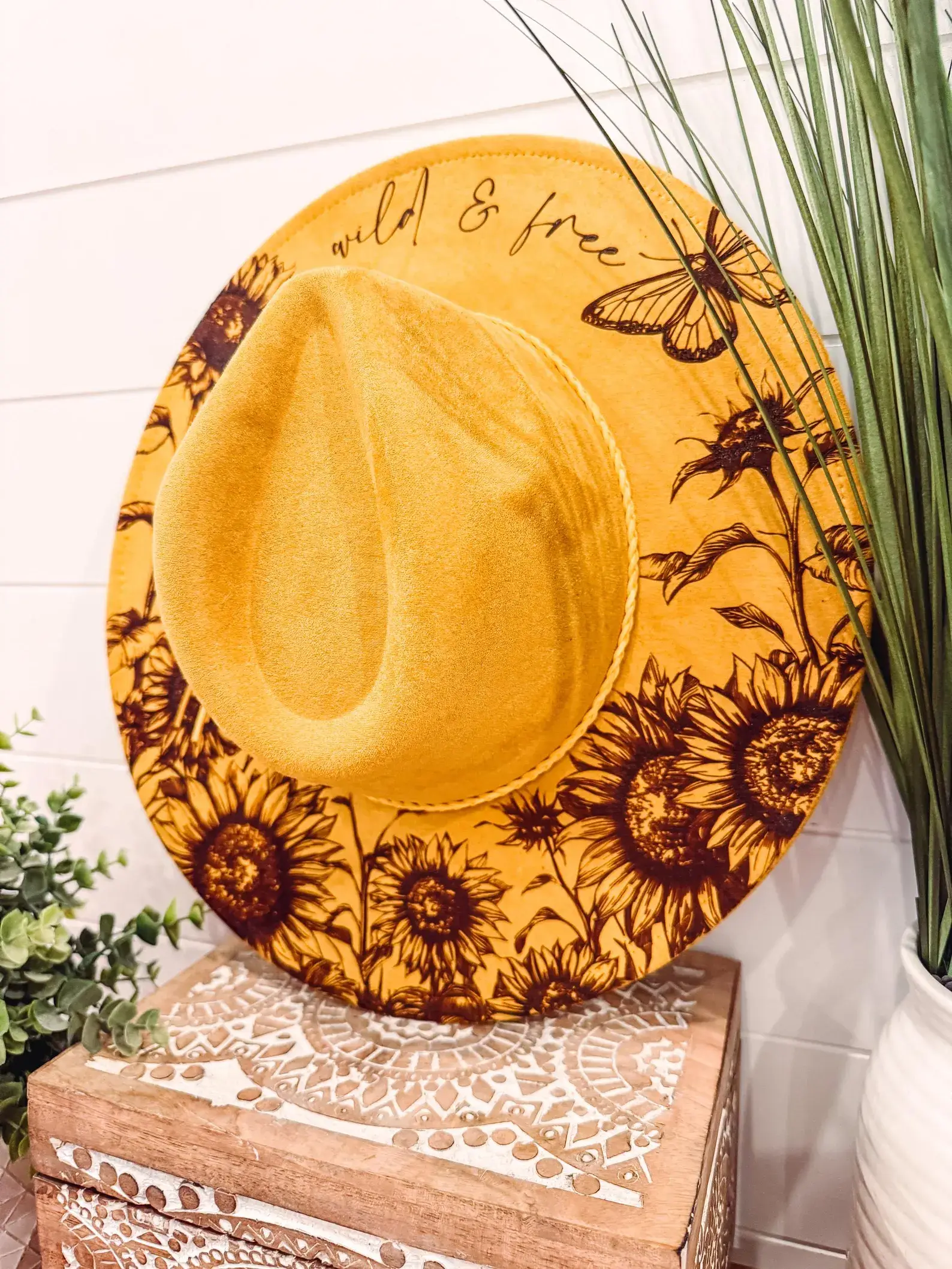 Willie & Dolly Designs – wholesale Fedora - Dam – Graverad blommig hatt3