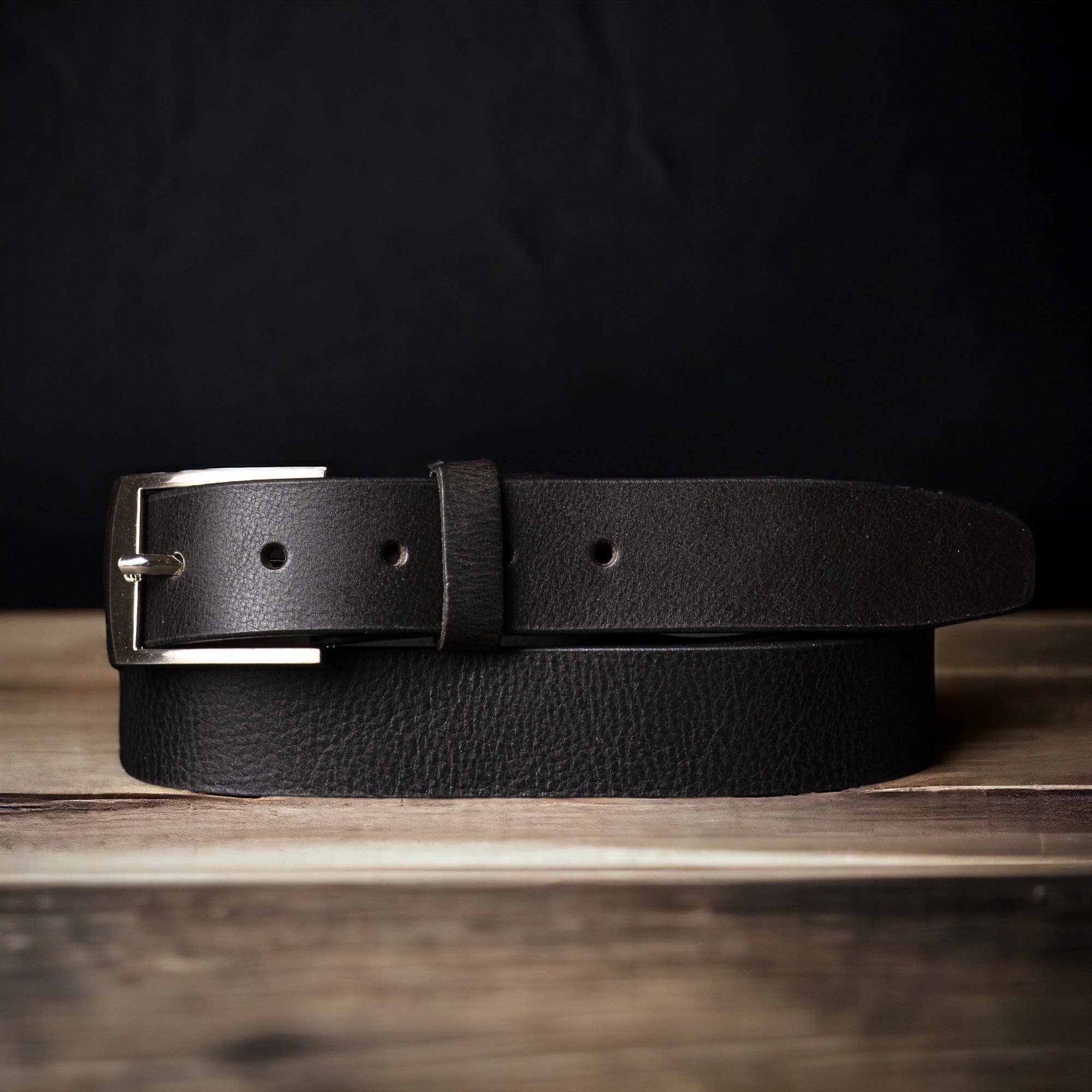 NAB LEATHER – Großhandel Gürtel – Herren – The Crest Belt - Schmaler schwarzer Gürtel aus 100% Vollnarbenleder1