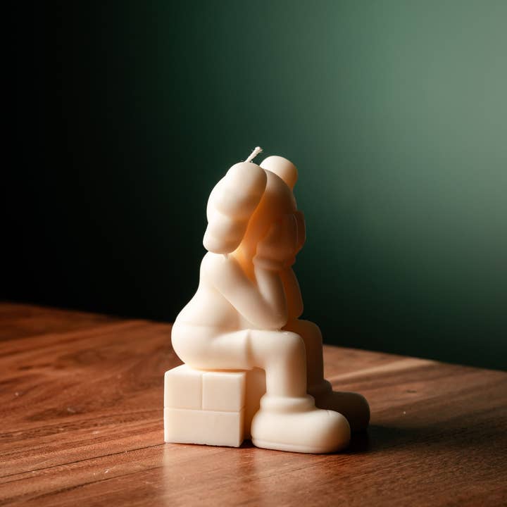Allure CA - Venta al por mayor Velas de diseño llamativo - Figura Vela KAWS 'Passing Through' Companion4