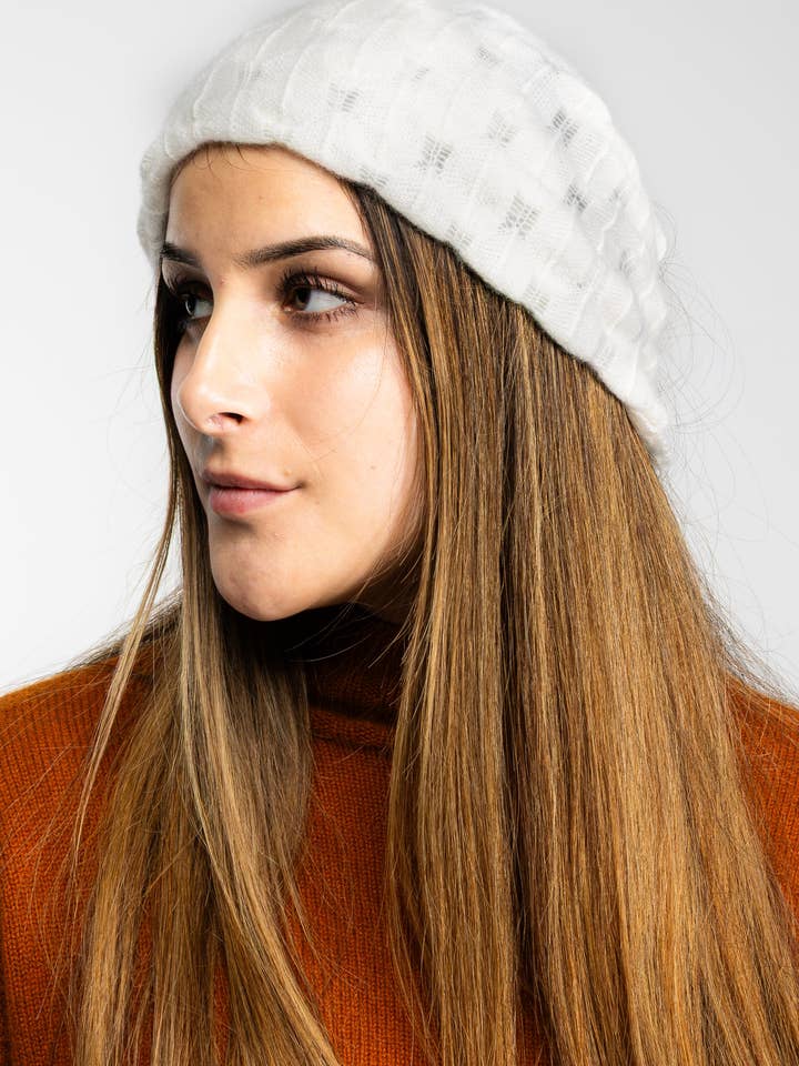 De Ox Haven Diamond-sjaal Crème - bubbelsteekpatroon voor wholesale door Oxford Meadow Cashmere