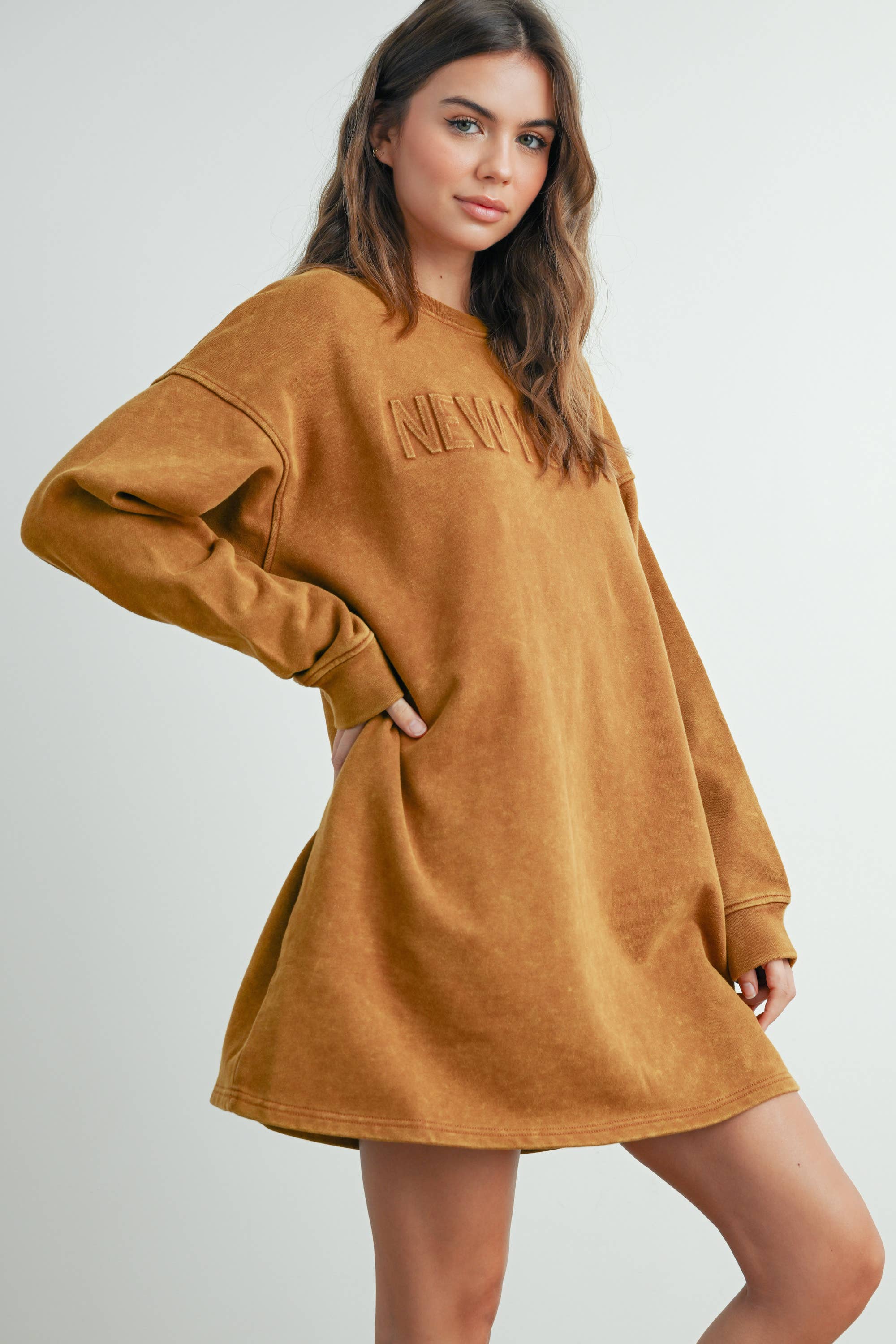 BUTTERMELON – Engroshandel Kjole - Dame – Lang acid wash sweatshirt-kjole - BMD753829