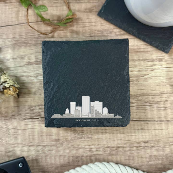 Dessous de verre ardoise carrés et ronds avec vue sur la ligne d'horizon de Jacksonville, Floride pour la vente par Mermaid of Hilton Head