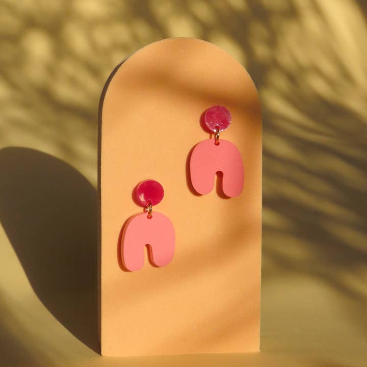 Niemalsmehrohne - Wholesale Dangle Earrings - Small Squishy Arch Bow Earrings in Pink Raspberry