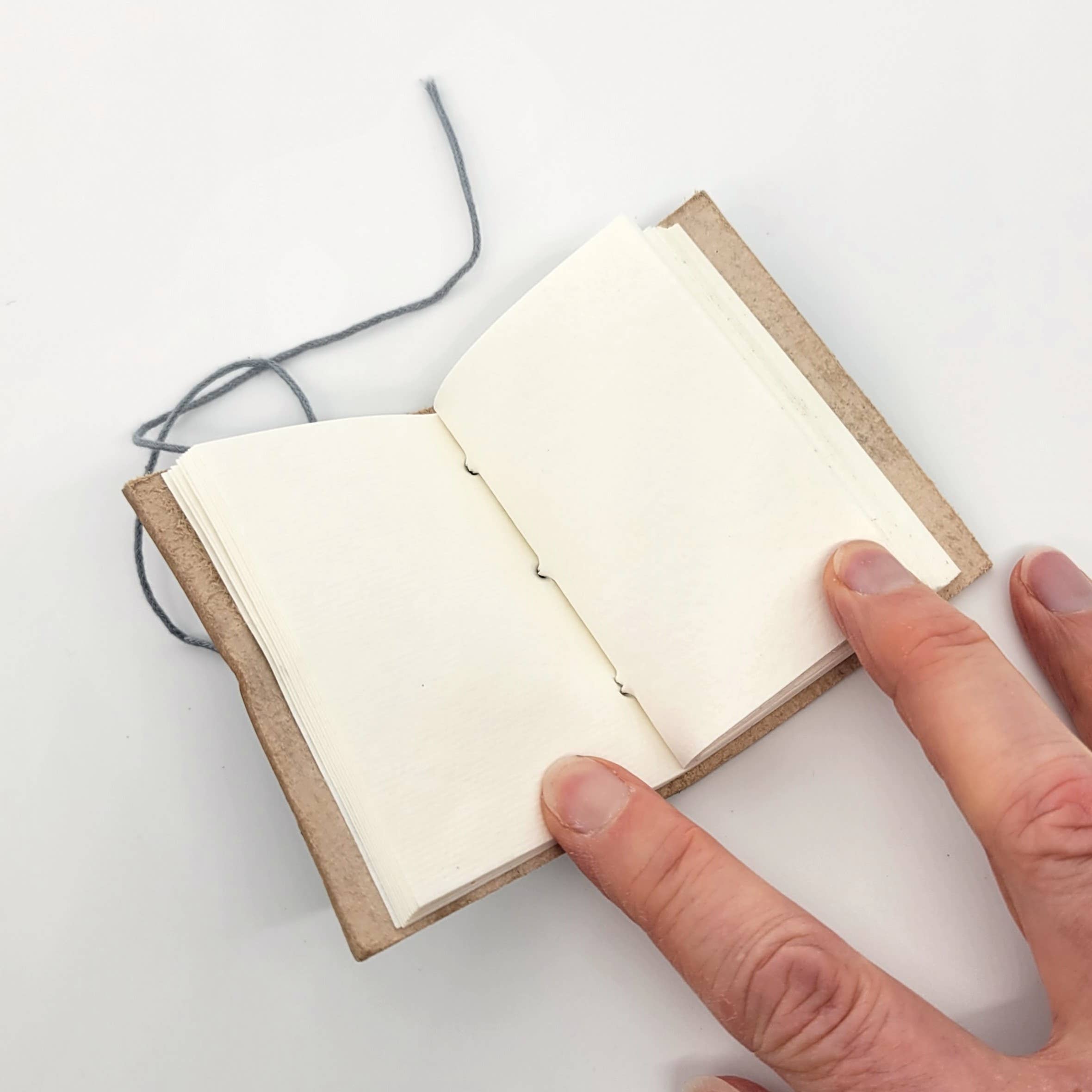 Eclectic Woodchuck - Vente Journal intime - Journal de poche en cuir gaufré gris MINI1