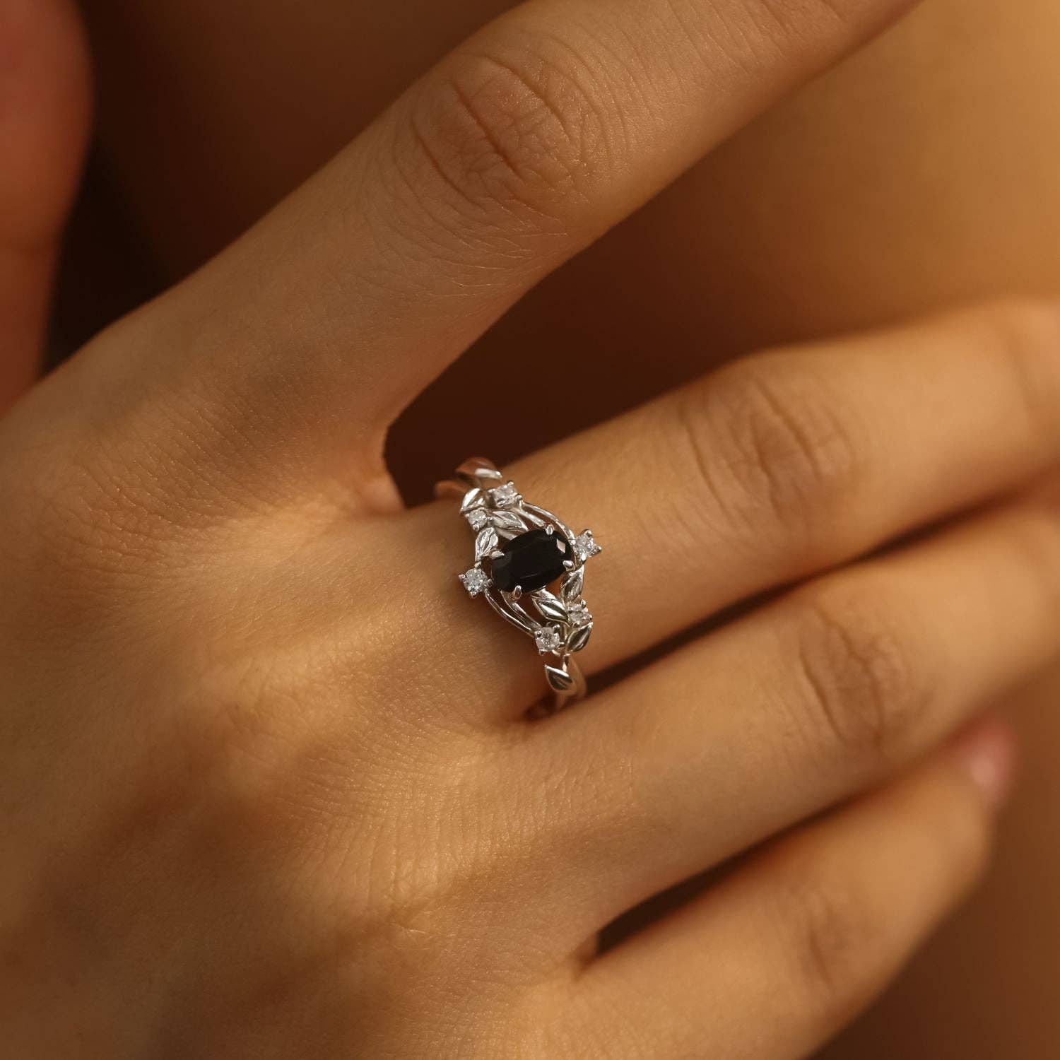 Azura Jewelry - Vendita all'ingrosso Anello midi/a fascia - Anello Fernlight in onice nero1