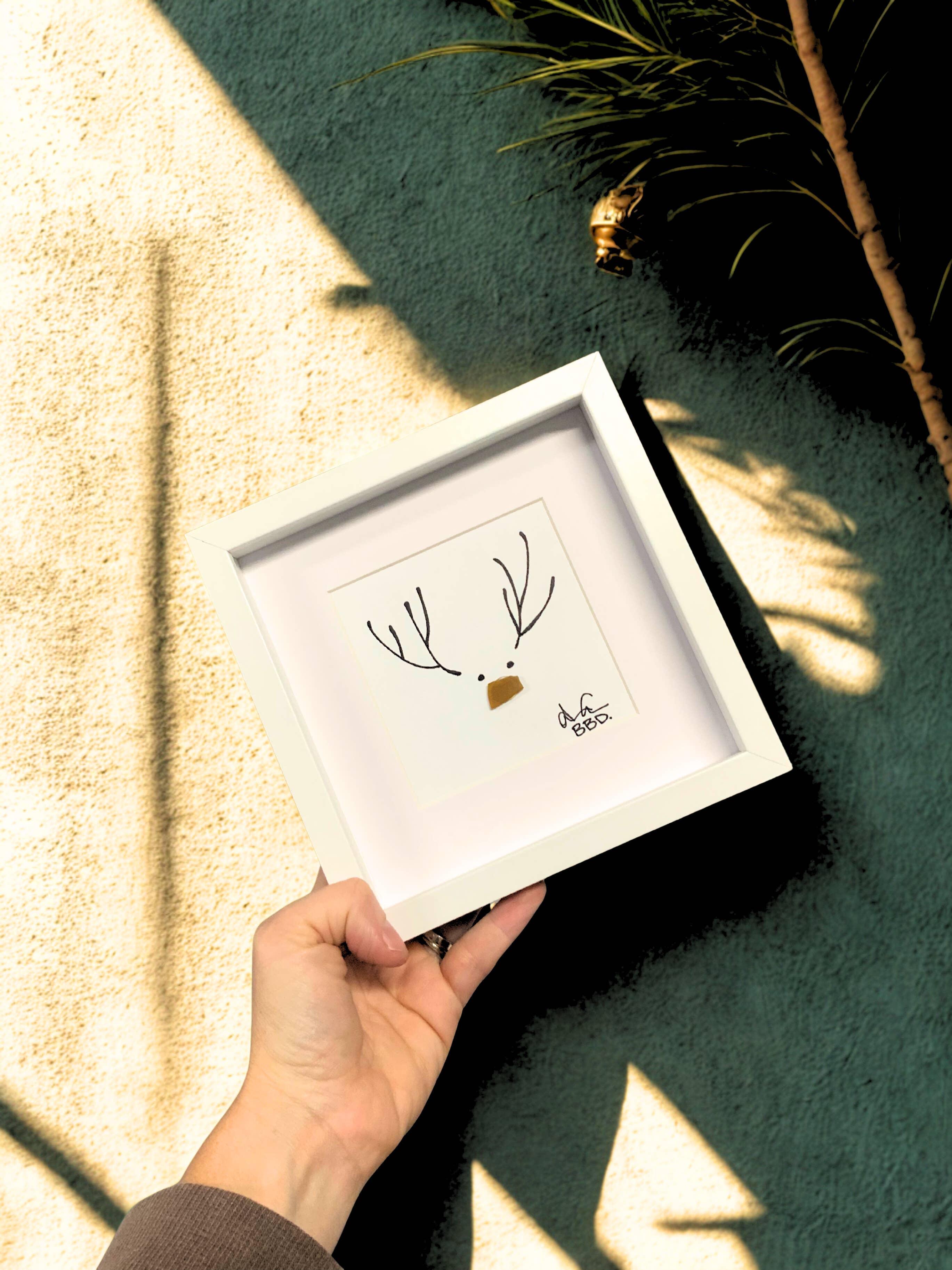 Back Bay Designs - Wholesale Christmas Wall Art -
⸻
Reindeer Sea Glass Art — Salty & Bright Holiday Viu