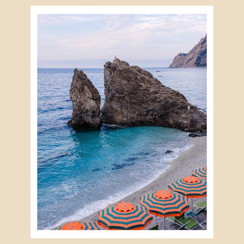 Tirage d'art italien (11x14) : Parapluies Cinque Terre N.1 pour la vente par Charlotte to Paris