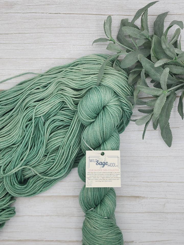 Gouttes de rosée - DK — Teinture sur commande pour la vente par Wild Sage Wool