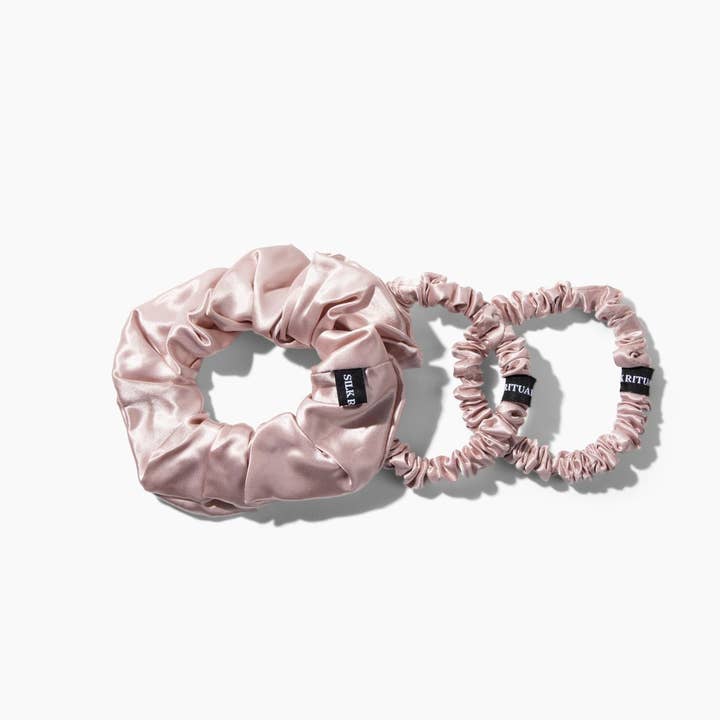 Ensemble de chouchous en soie de mûrier rose pour la vente par Silk Ritual