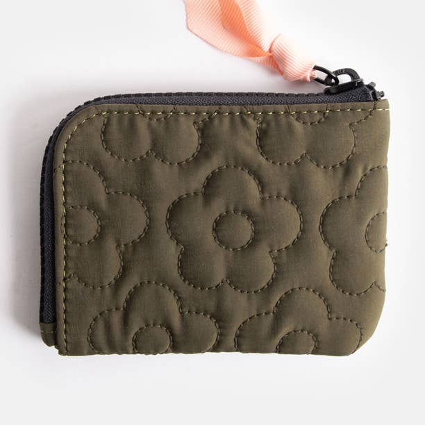 Portamonete angolare trapuntato con fiori kaki per la vendita all'ingrosso da parte di Caroline Gardner