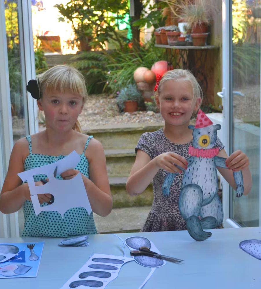 wini-tapp – wholesale DIY craft kit – Child – Cut and Make Circus Bear Puppet3