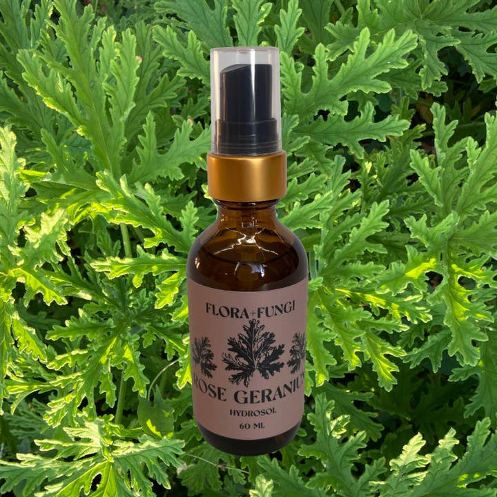 Hydrolat de Géranium Rosat Distillé en Petite Série Artisanale pour la vente par Flora+Fungi Apothecary