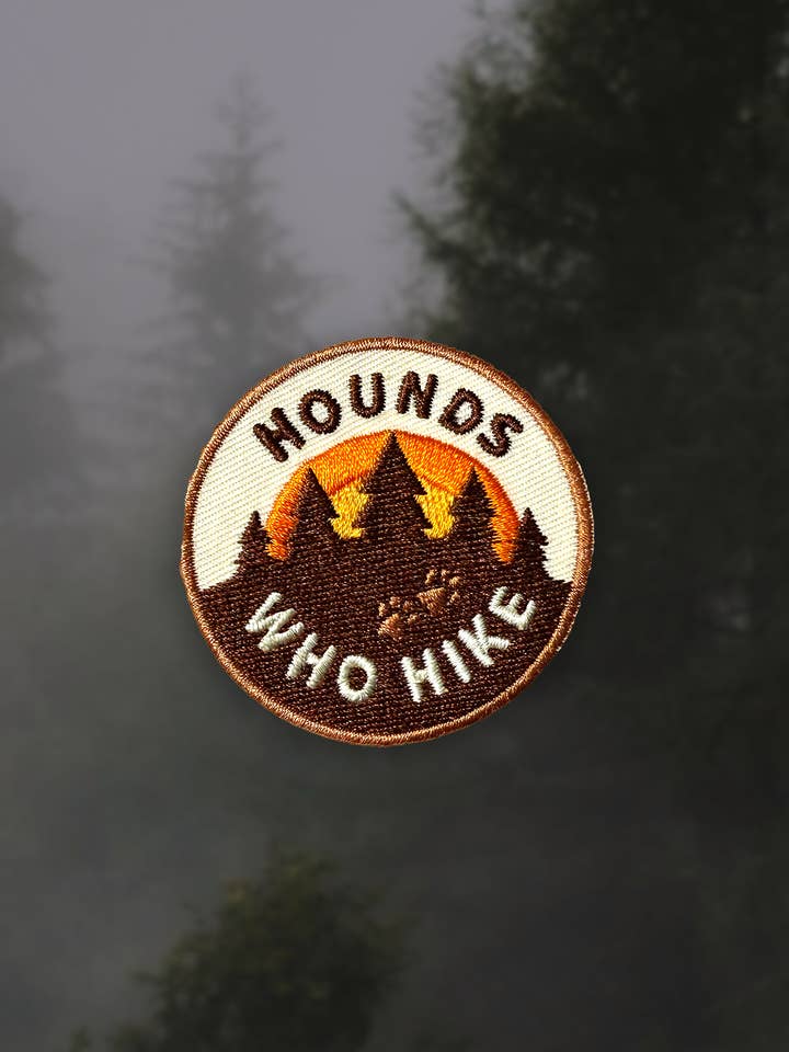 Écusson thermocollant Hounds Who Hike pour chiens et chats pour la vente par Scout's Honour Pty Ltd