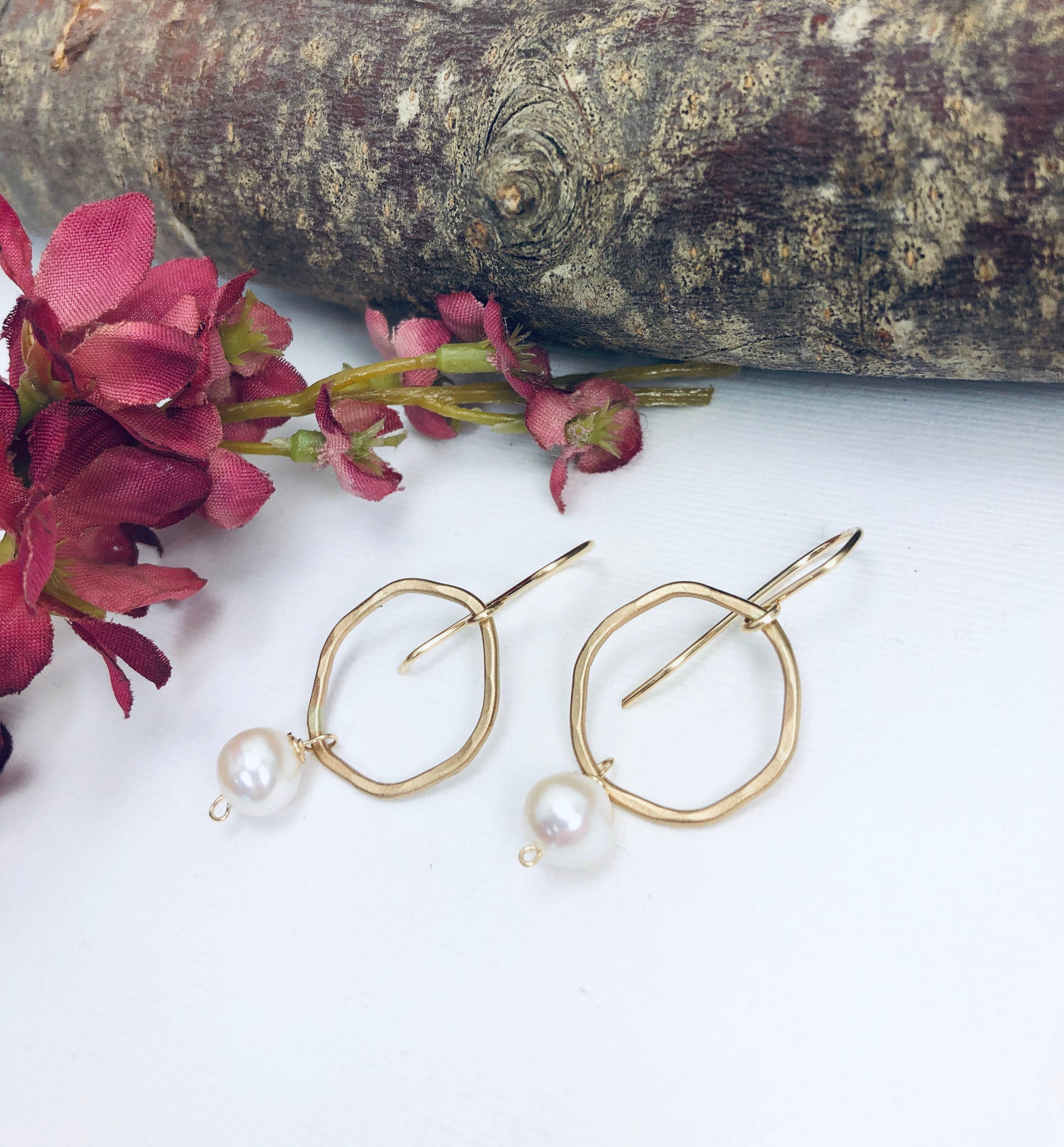 Laura J Designs - Wholesale Dangle Earrings - Pearl Daydream Miranda Earrings0