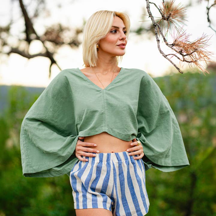 Poncho-chemise asymétrique à manches longues, vert pour la vente par Moa