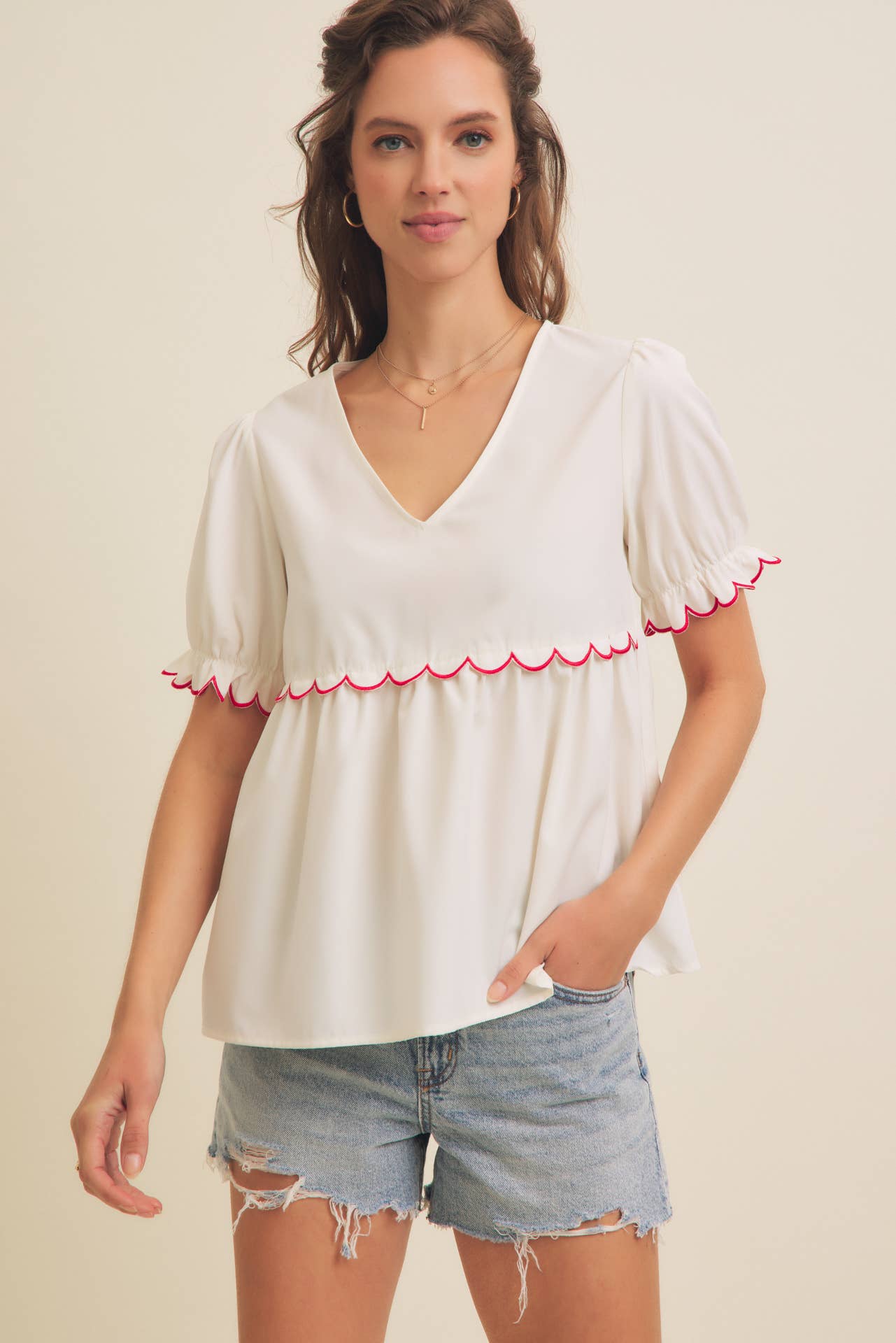 in february - Vente Chemisier – femme - Haut à volants contrastants avec manches bouffantes1