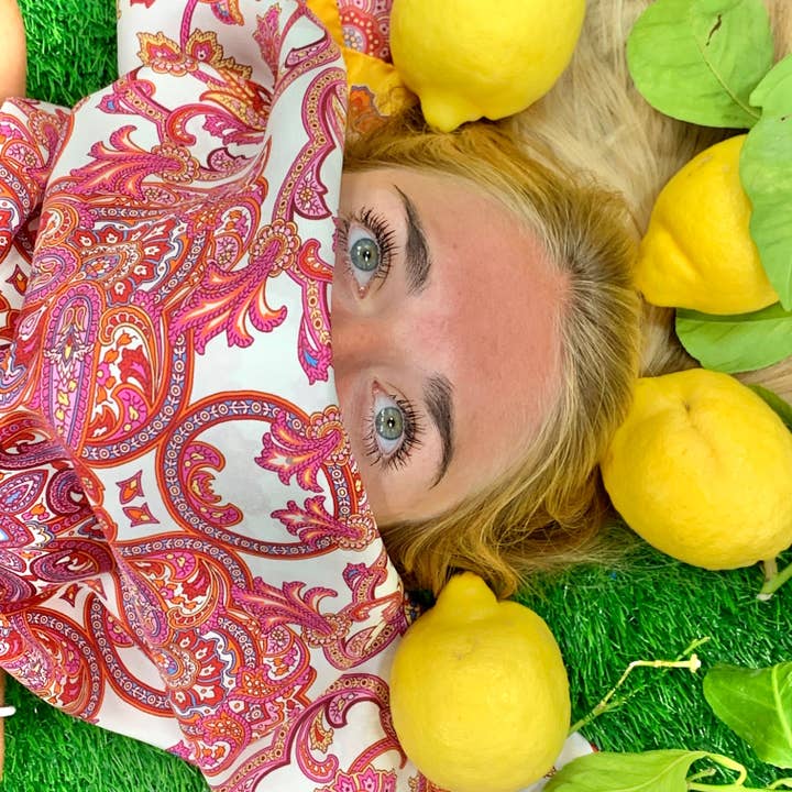 ÉCHARPE EN PURE SOIE 90X90 CM IMPRIMÉ CACHEMIRE CADRE JAUNE COD 299 pour la vente par C.C.&Co.Srl