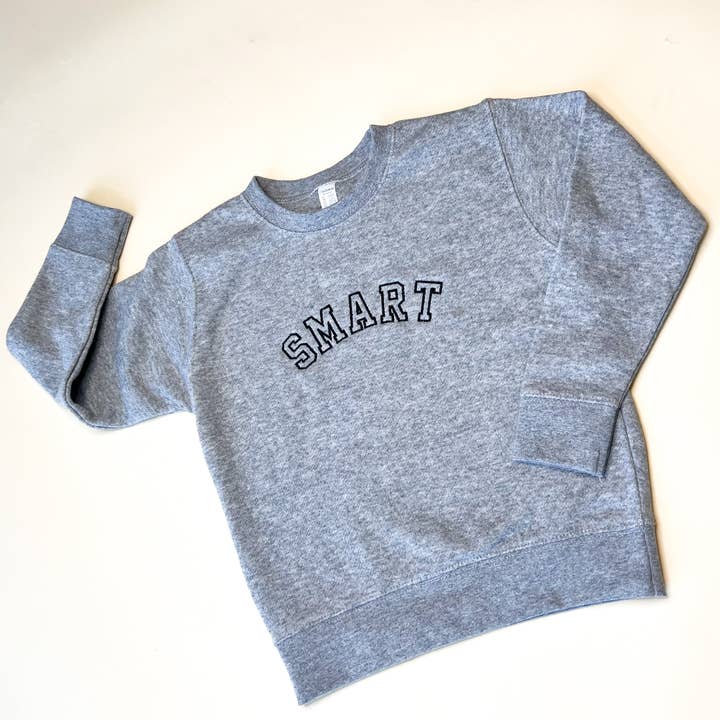 Sweatshirt Infantil Bordada Inteligente Varsity por atacado de Merce and Company