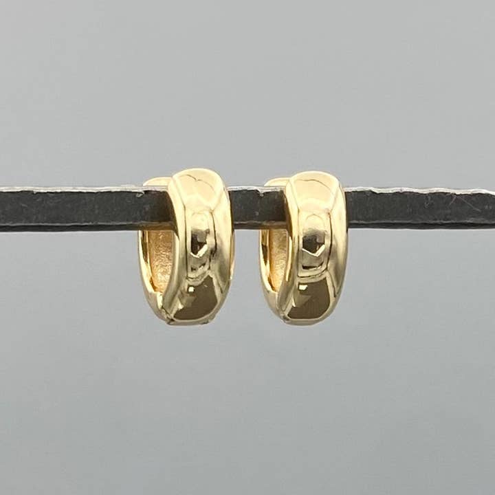 Something Silver - Vendita all'ingrosso Orecchini a cerchietto - Chubby Clicker Huggie Hoops0