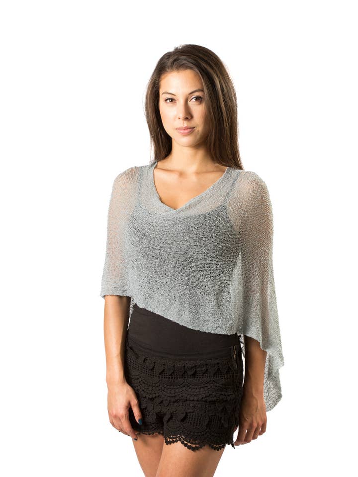 Sommar Sheer Stickad Poncho Sjal - Boho Beach Cover Up för klänning i ljusgrå för wholesale av Bali Prema