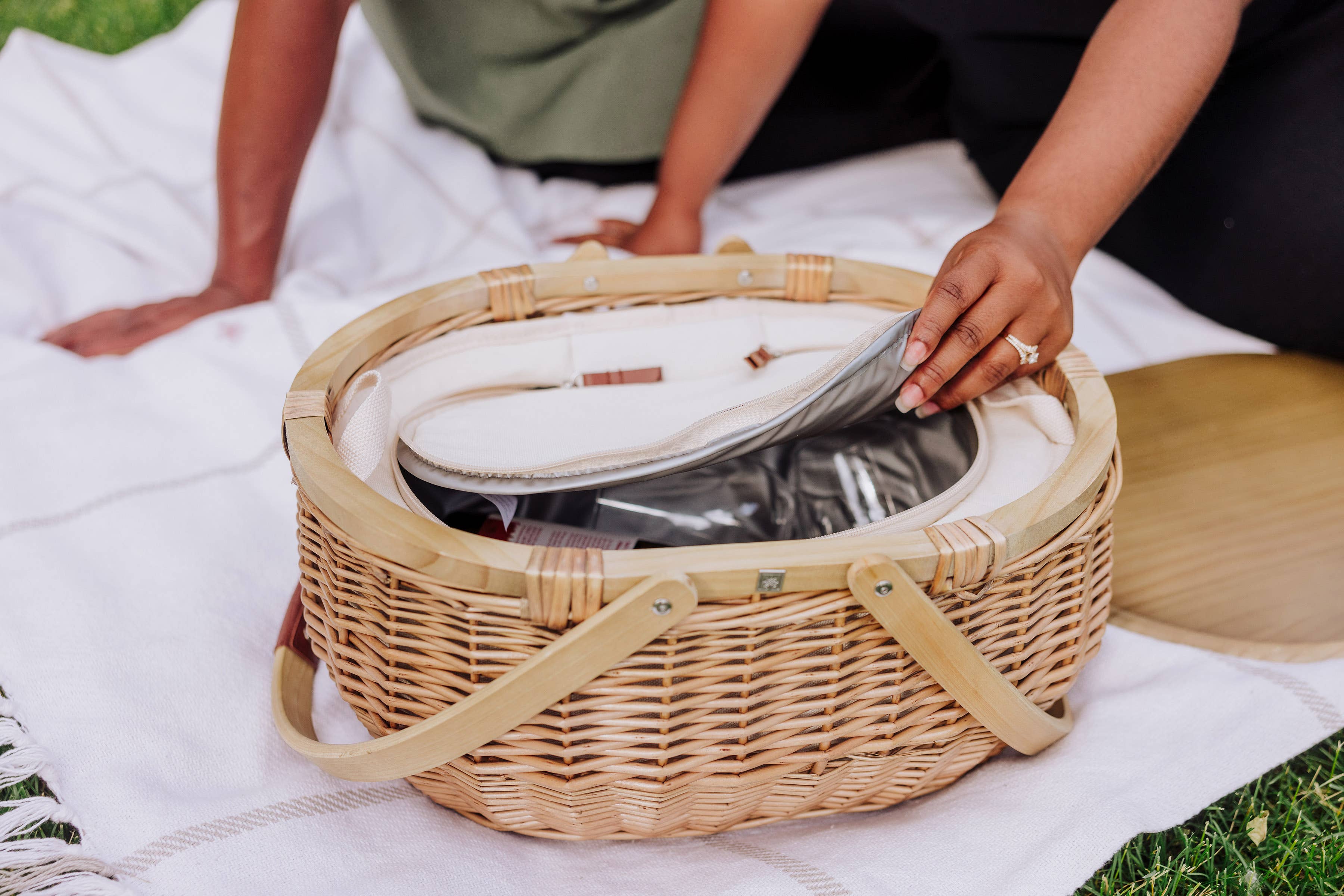 Beige Sequoia Picnic Basket for wholesale on Faire2