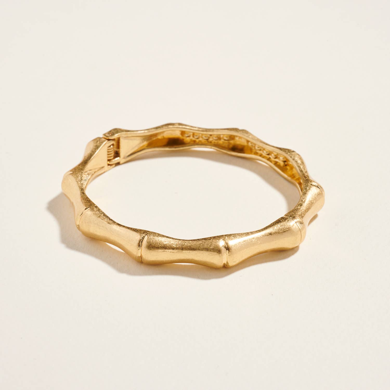 Designature New York – Engroshandel Armbånd – Bambusstruktur Vintage Metal Hængsel Armring Armbånd5