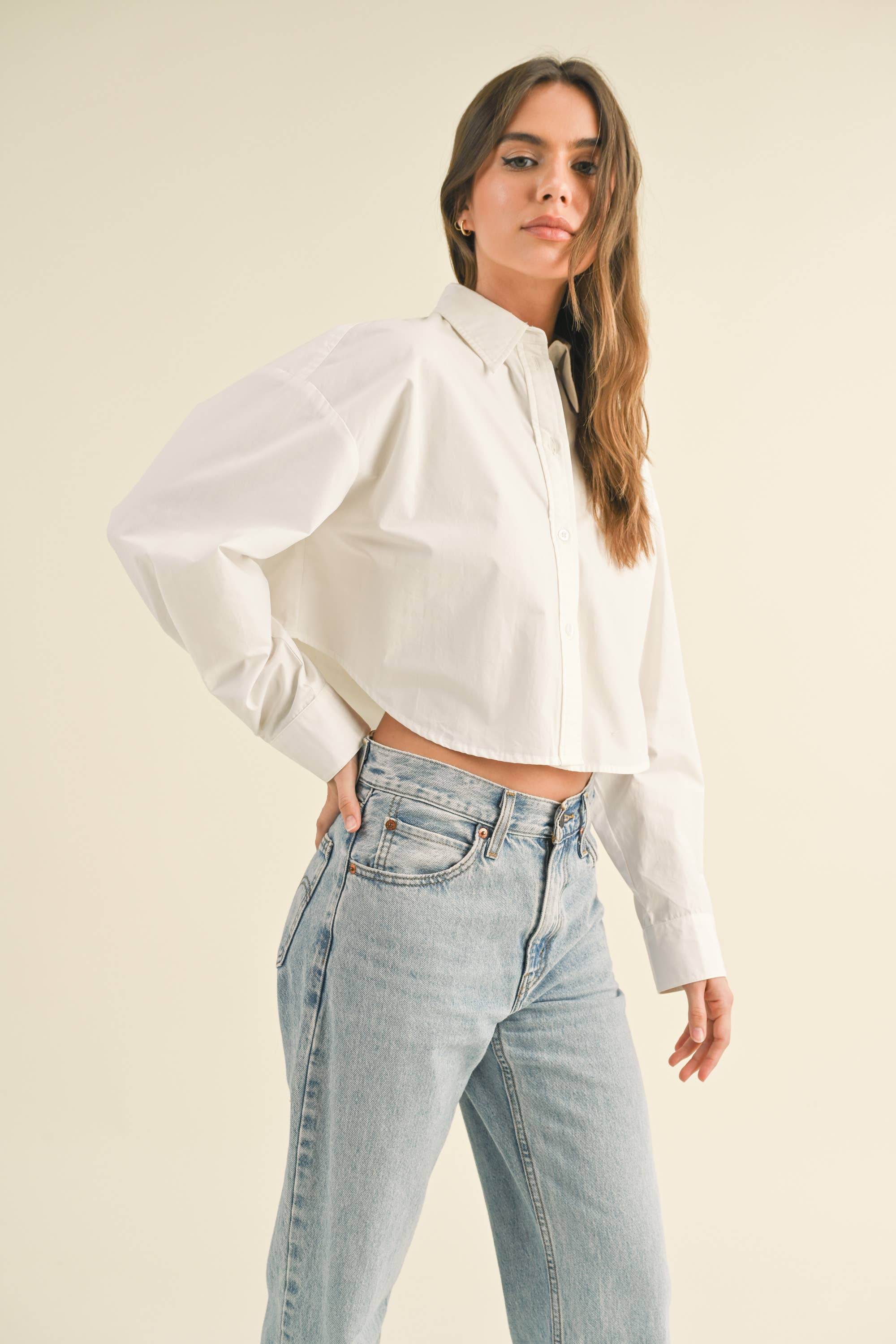 White T2922     CROPPED BUTTONDOWN SHIRTS for wholesale on Faire1