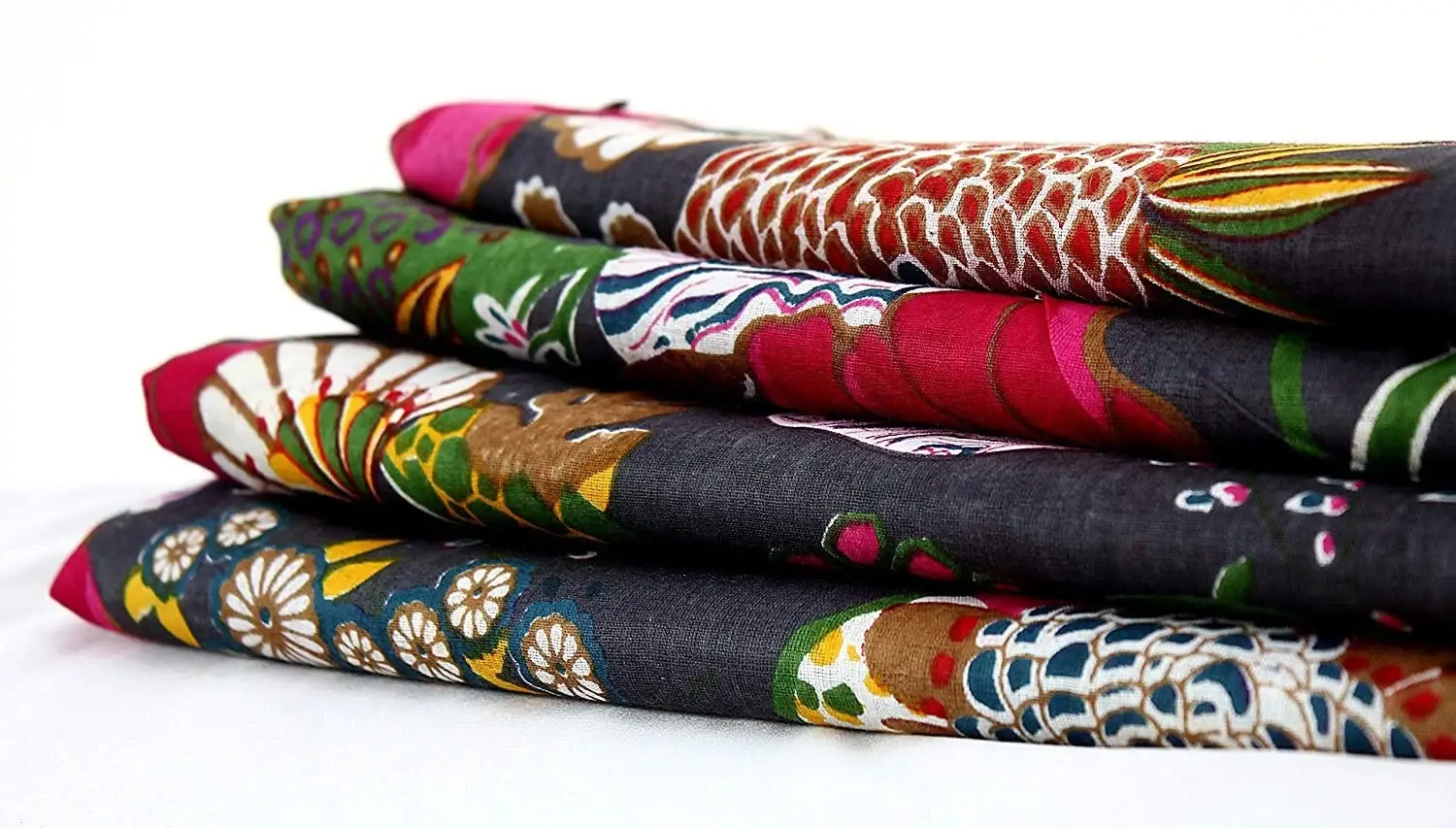 GYPSY STUDIO - Vendita all'ingrosso Attrezzature per lavoretti e fai da te - Tessuto 100% cotone stampato a mano per sartoria e creazioni0