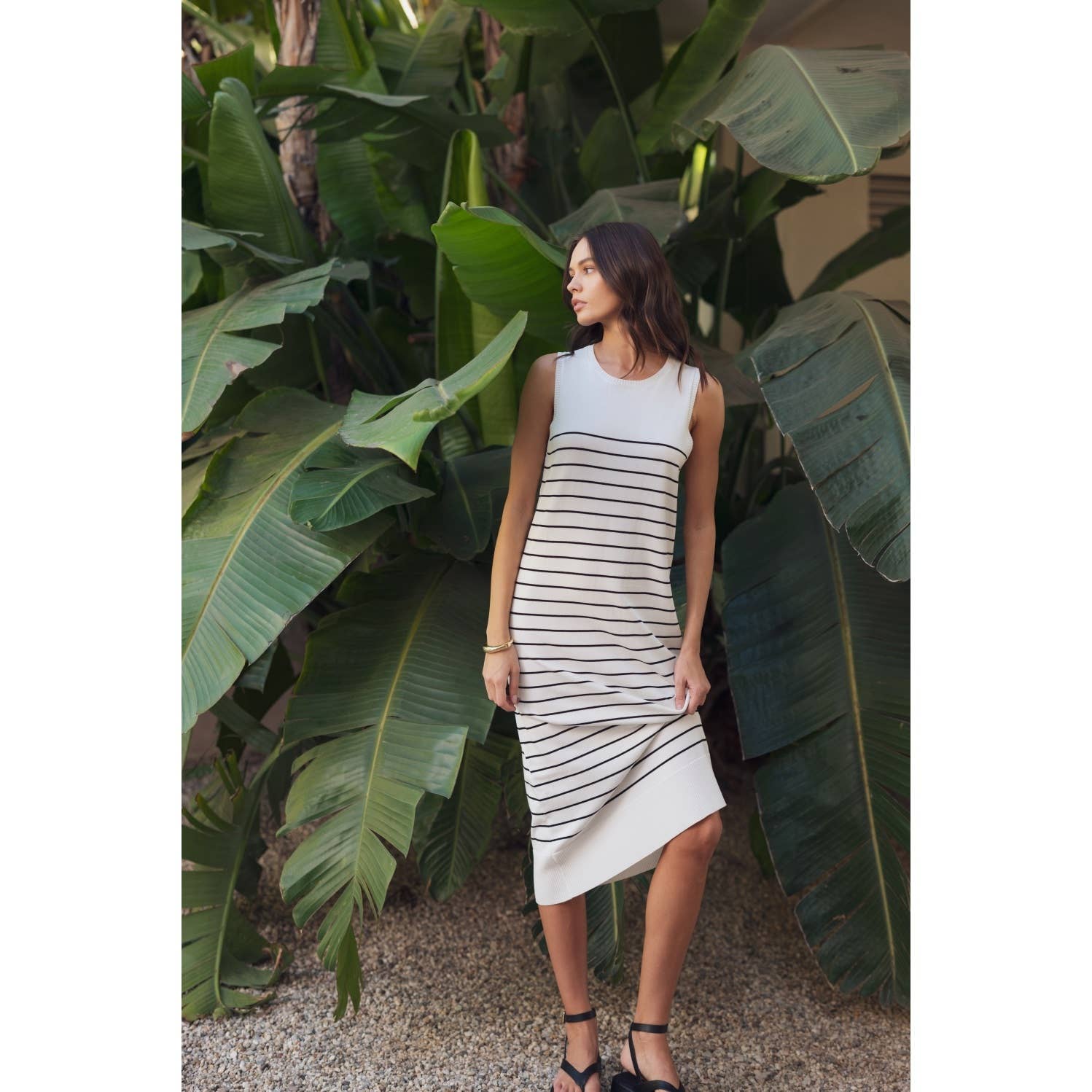 FUN2FUN - Vendita all'ingrosso Vestito - Donna - Abito midi senza maniche a righe con scollo rotondo.2