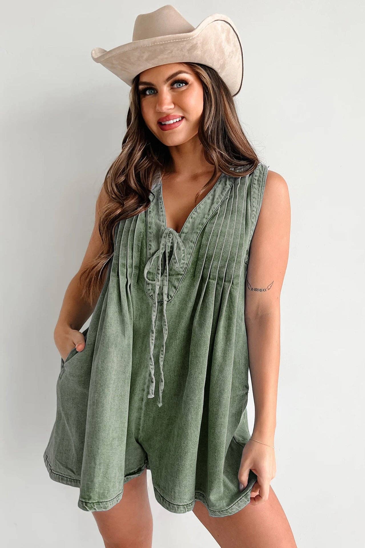 Sweetkama - Wholesale Romper - Women's - Ladies Tie Front V-Neck Sleeveless Denim Romper 902518