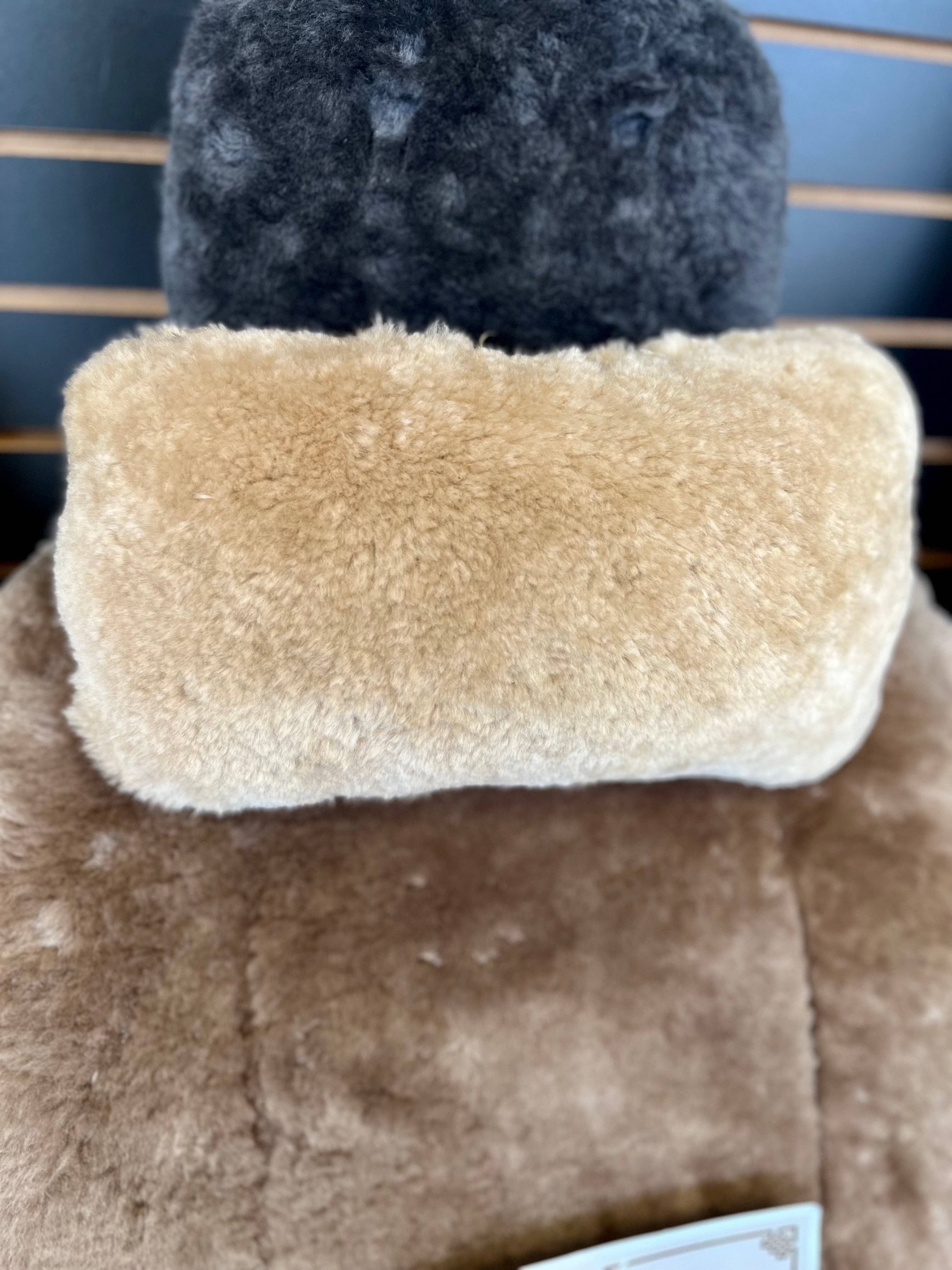 SuperLamb Footwear – wholesale Travel pillow – Sheepskin Headrest Neck Pillow8