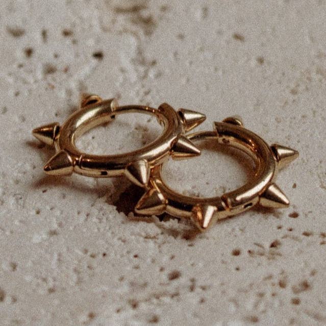 spike huggies por atacado de Black Sheep Jewelry