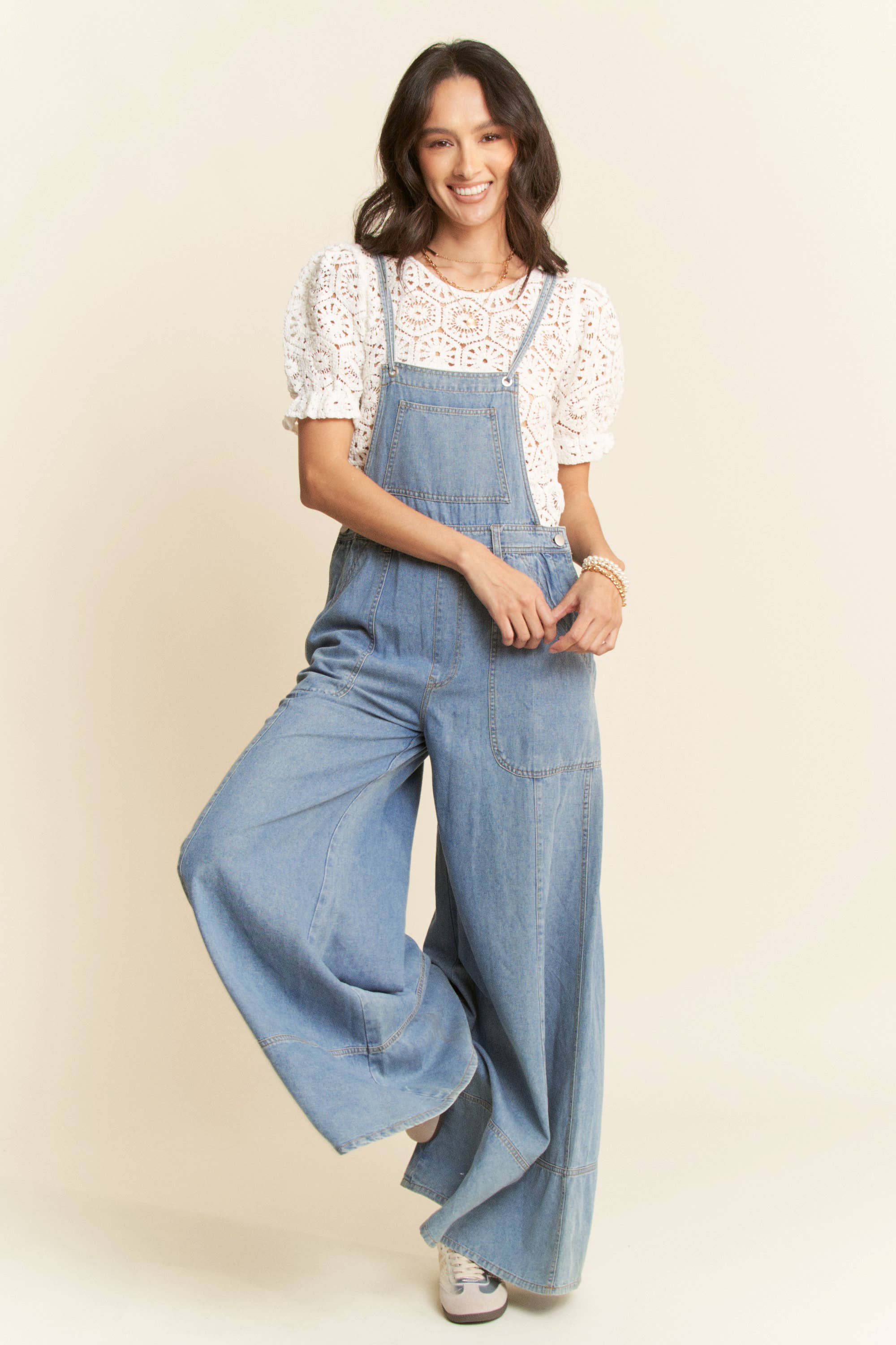 Denim clair COMBINAISON EN JEAN DÉLAVÉ À JAMBE LARGE ET OUVERTURE en vente sur Faire2