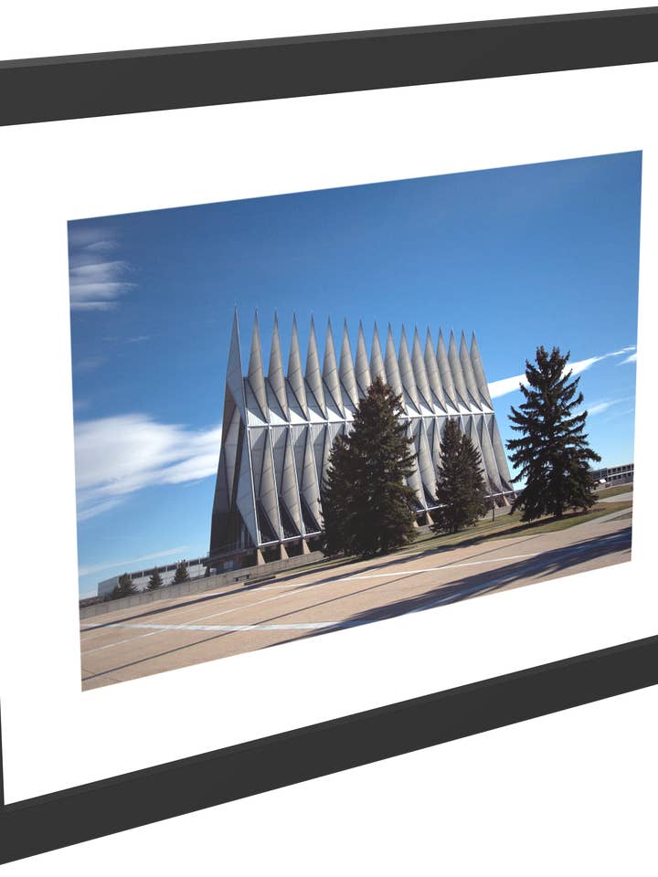 Impression encadrée de la chapelle des cadets de l'Air Force Academy pour la vente par Tony Westbrook Studios
