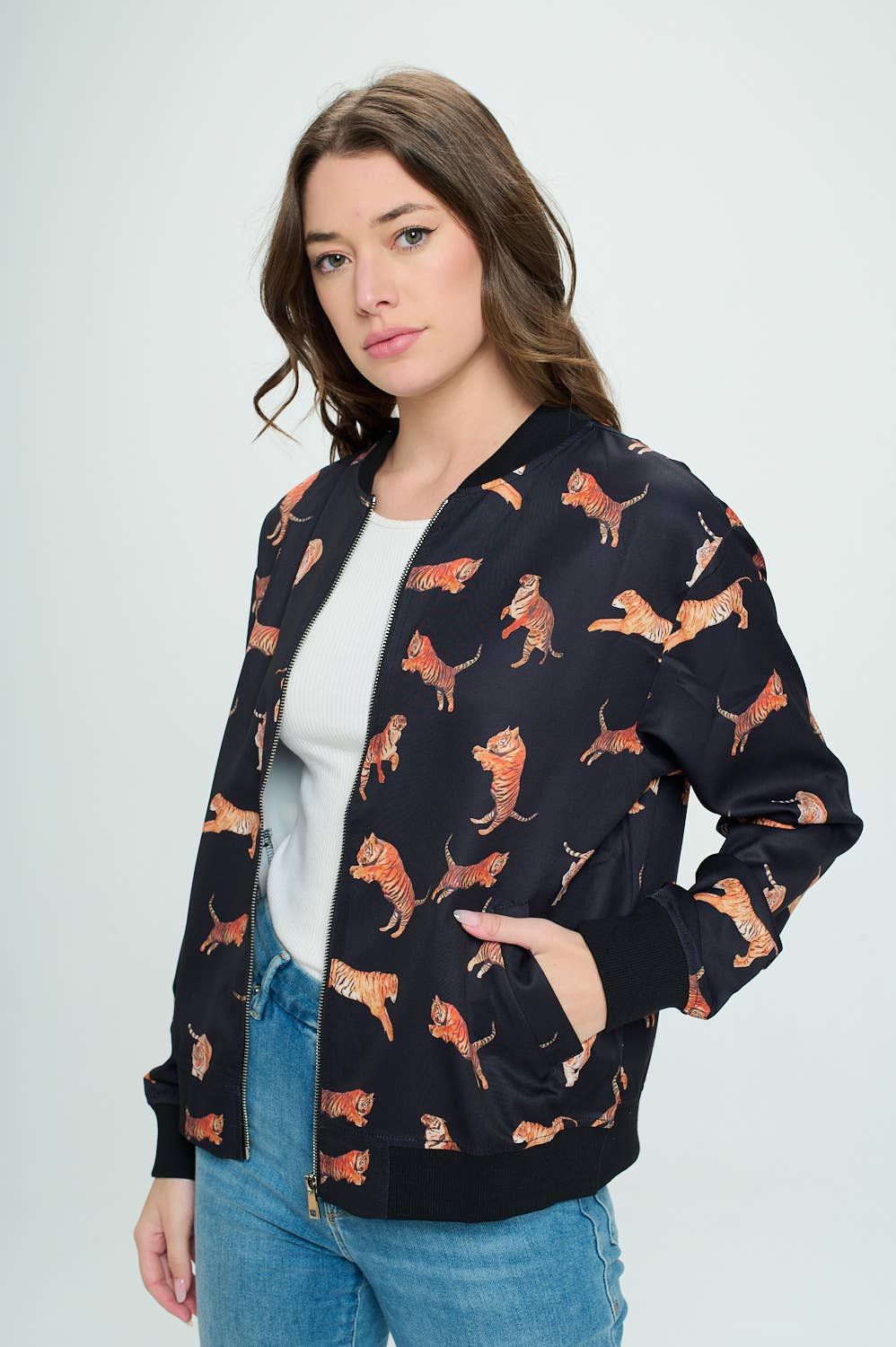 SM WARDROBE - Vente Bombers – femme - Veste bomber noire à imprimé tigre intégral2