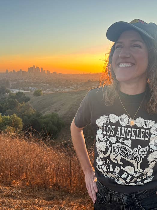 LA Is Not A Desert – wholesale Screen printed t-shirt – Women′s – Los Angeles Is A Wild Place T-shirt