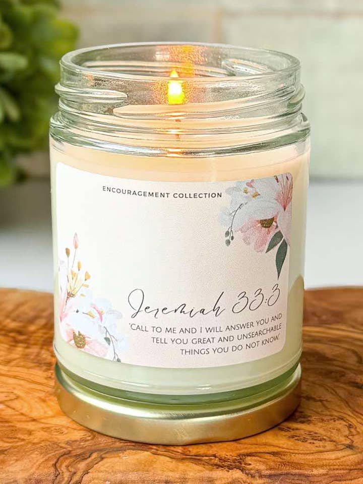 Geremia 33:3 - Candele Versetto Biblico - Cera di Soia 7oz. per la vendita all'ingrosso da parte di Spirit Glow Home & Body Essentials