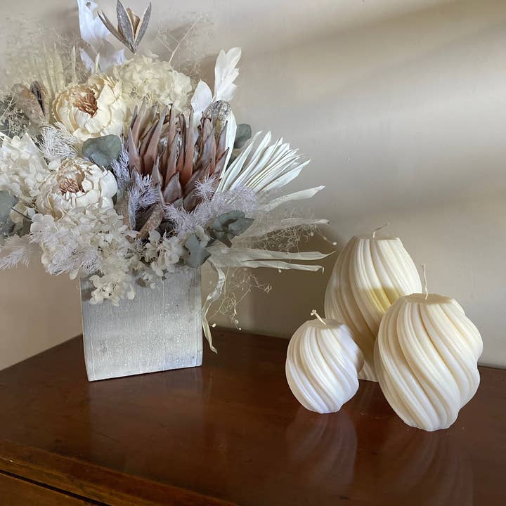 Honeybeebygee - Wholesale Pillar candle - Swirl Pillar1