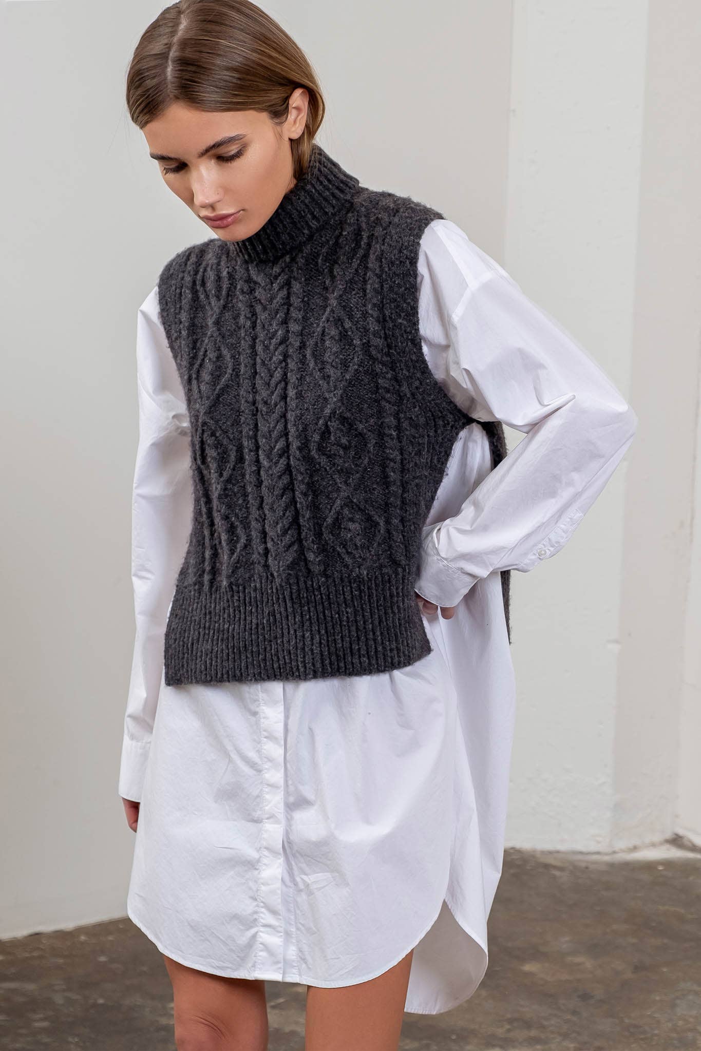 Moon River - Wholesale Outerwear Vest - Women's - SIDE SLIT CABLE SWEATER VEST6