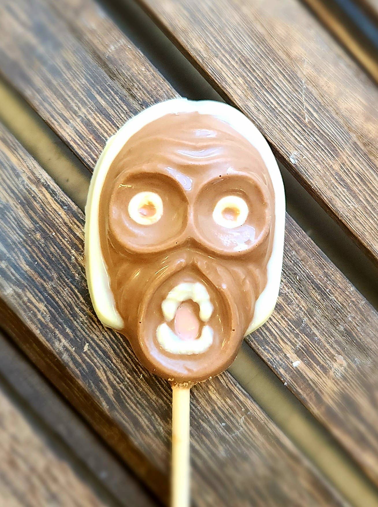 Cwtsh Chocolate – wholesale Lollipop – Halloween Zombie Lollipop trick or treat1