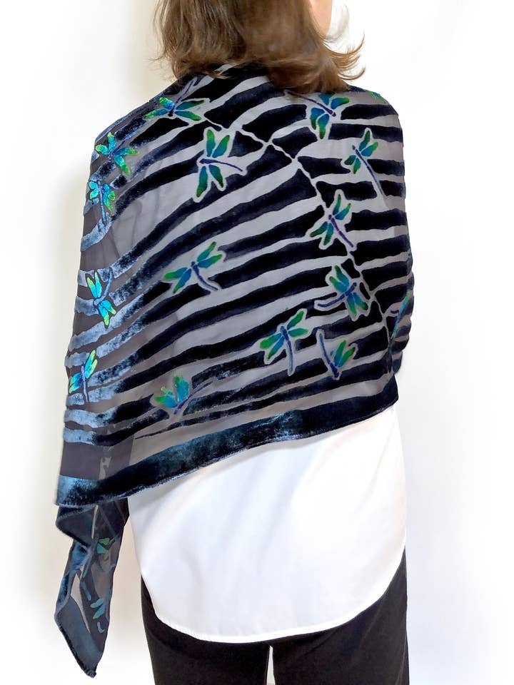 Libellen patroon zwart fluwelen sjaal/omslagdoek voor wholesale door Sherit Levin Textiles