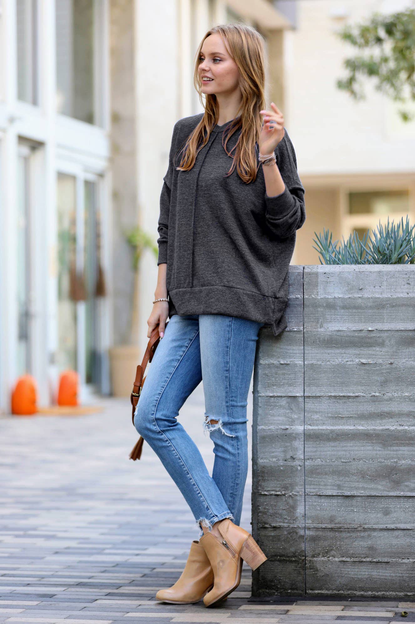 42POPS – Engroshandel Pullover - Dame – , Børstet Hacci Oversized Sweater med rygmærke4