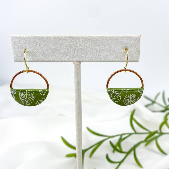 Light Shine - Wholesale Dangle Earrings - Monstera Leaf Dangle Earring | Green Spring Clay Drop |Plant16