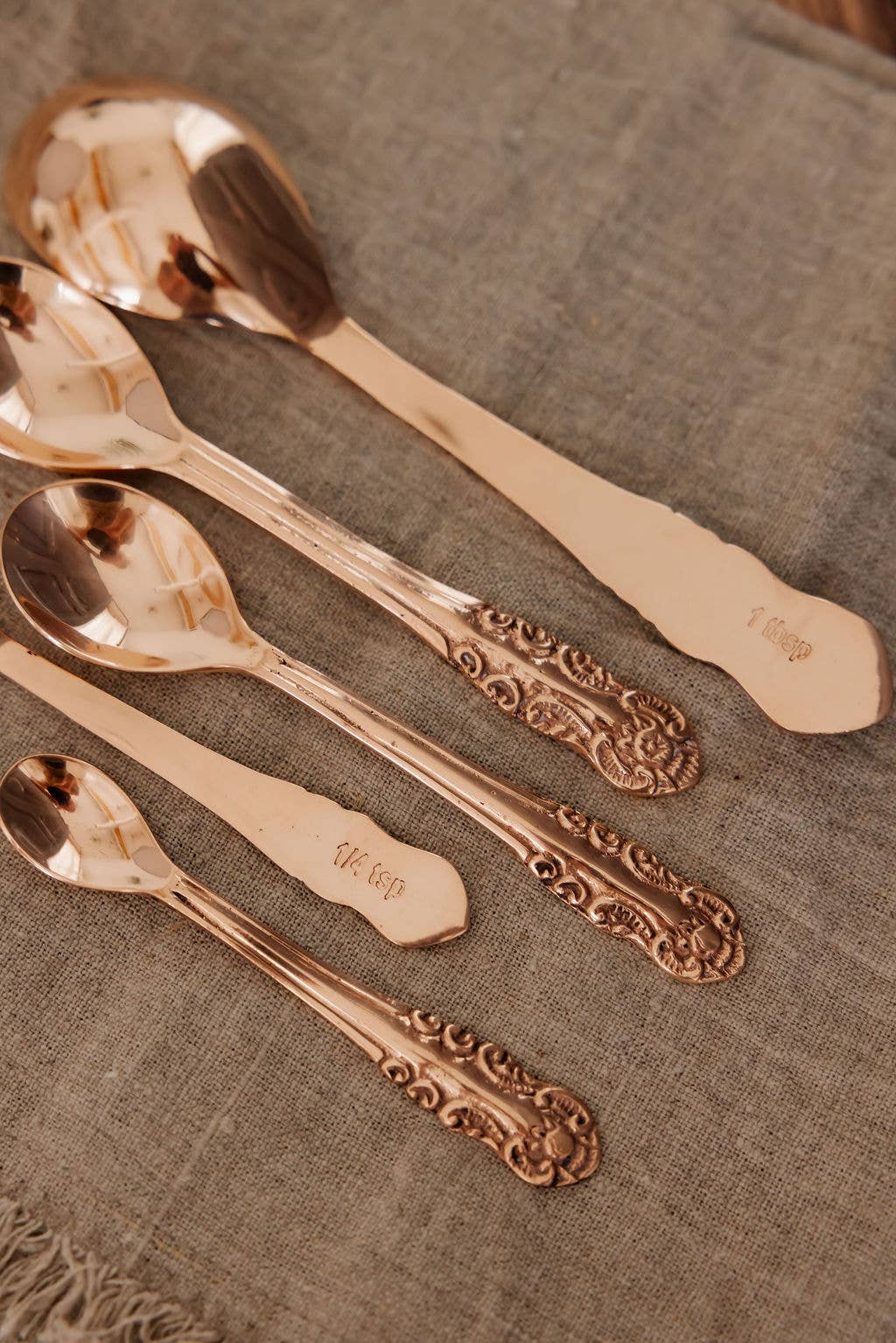 Coppermill Kitchen LLC - Wholesale Maatlepel - Coppermill Kitchen Vintage keukenmaatlepels met reliëfset2