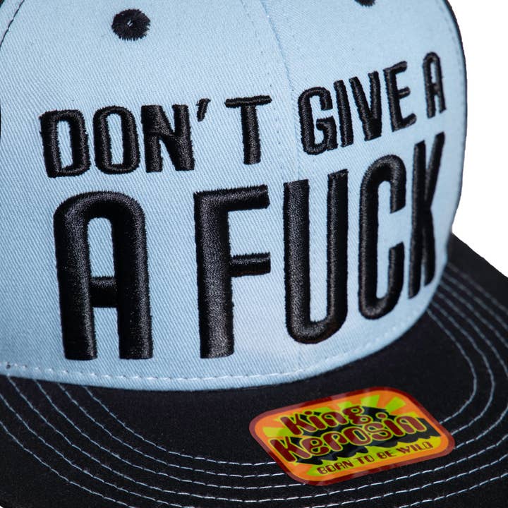 blauw Pet met platte rand „Don't Give A Fuck” voor groothandel op Faire
